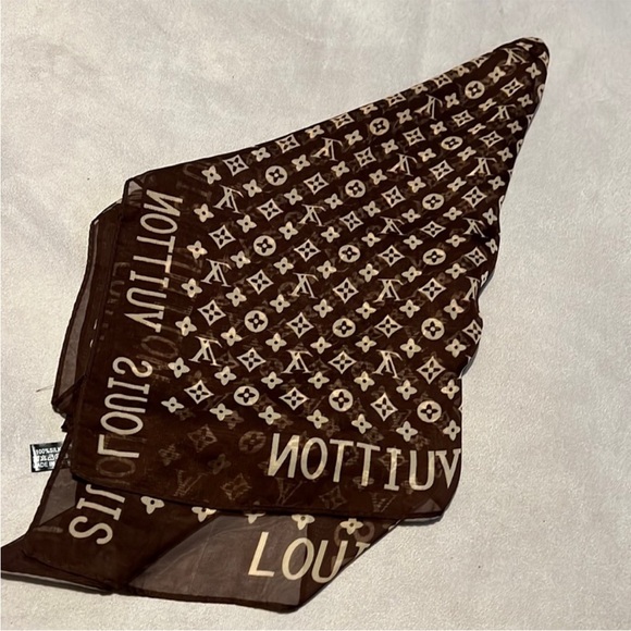 Louis Vuitton scarf - Picture 1 of 4